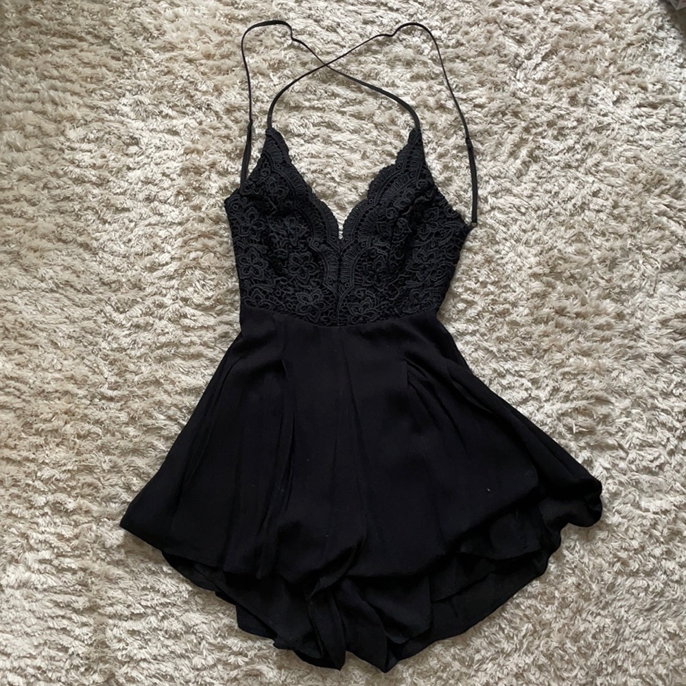 Backless lace romper
